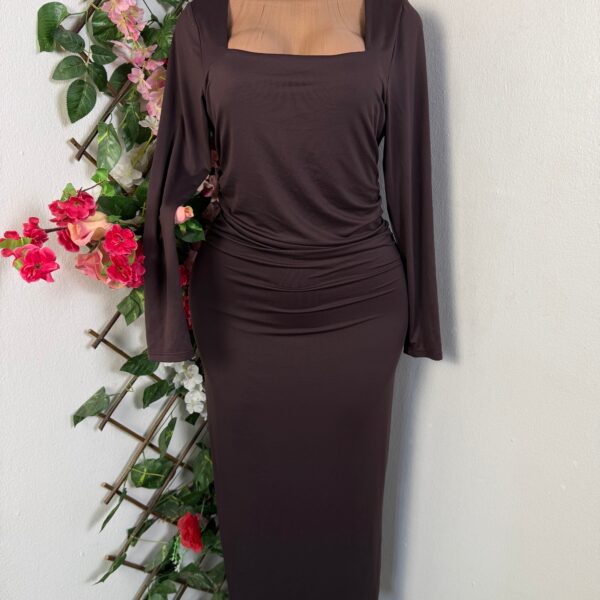 Robe moulante manches longue colle carré (marron, l)